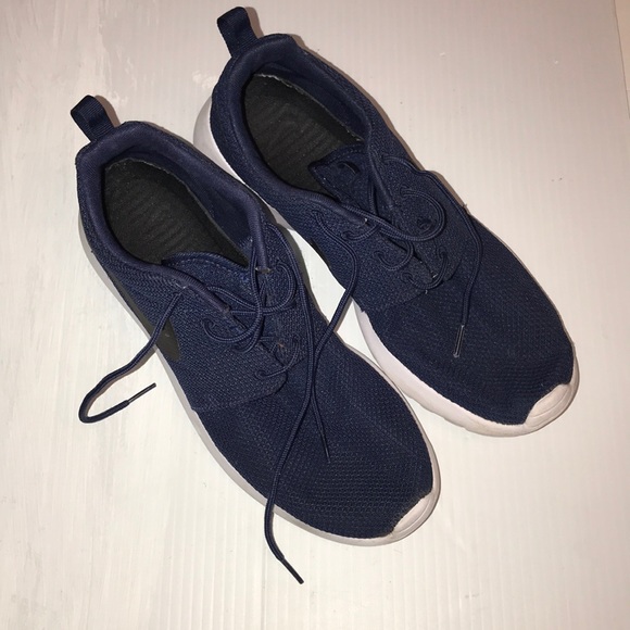 Nike Other - NIKE ROSHE Run Sneakers Men’s Sz 10